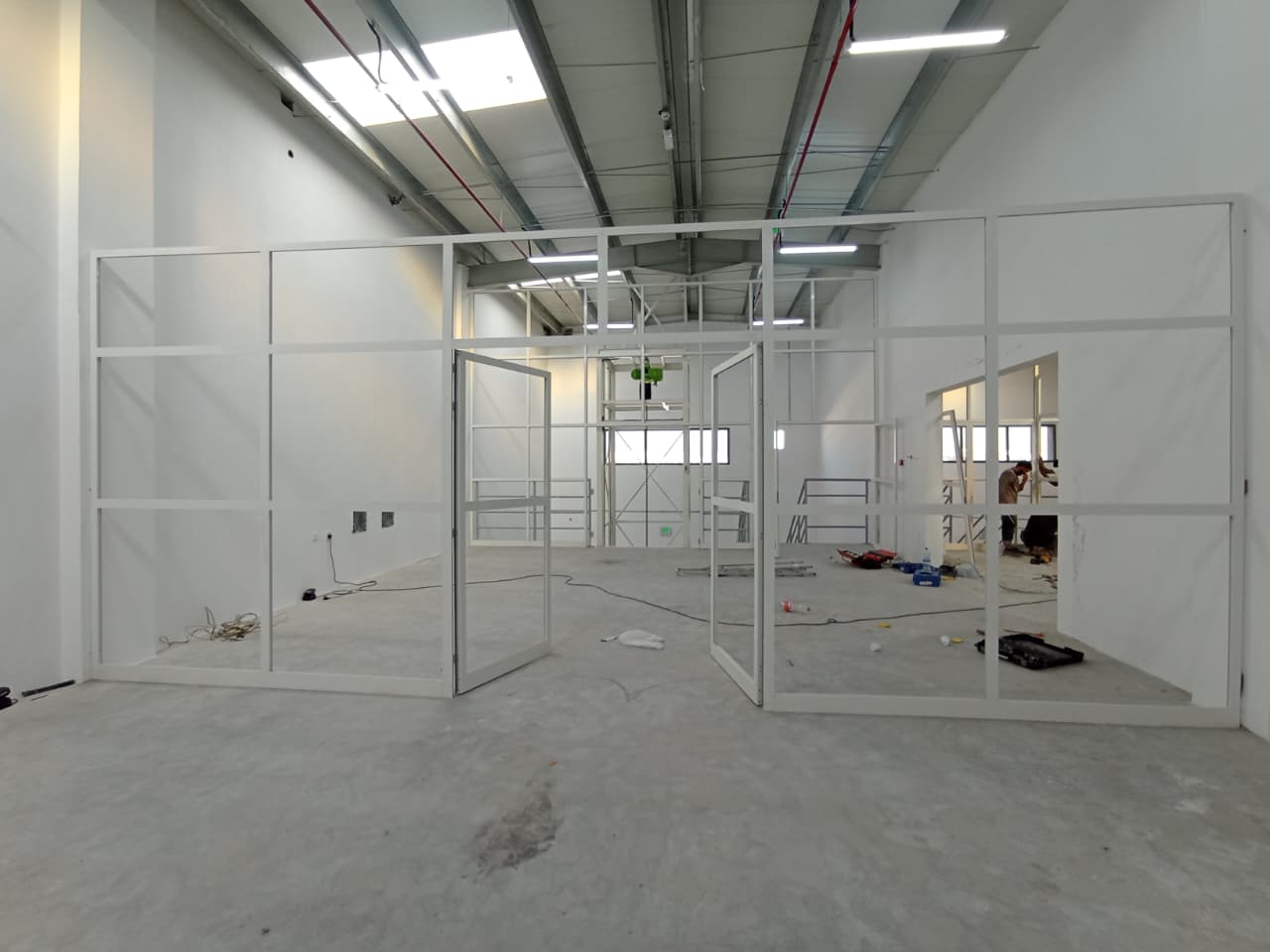 Full-height aluminum partition warehouse