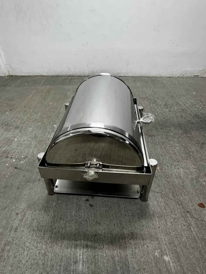 Stainless steel chafing dish mirror polish side detail