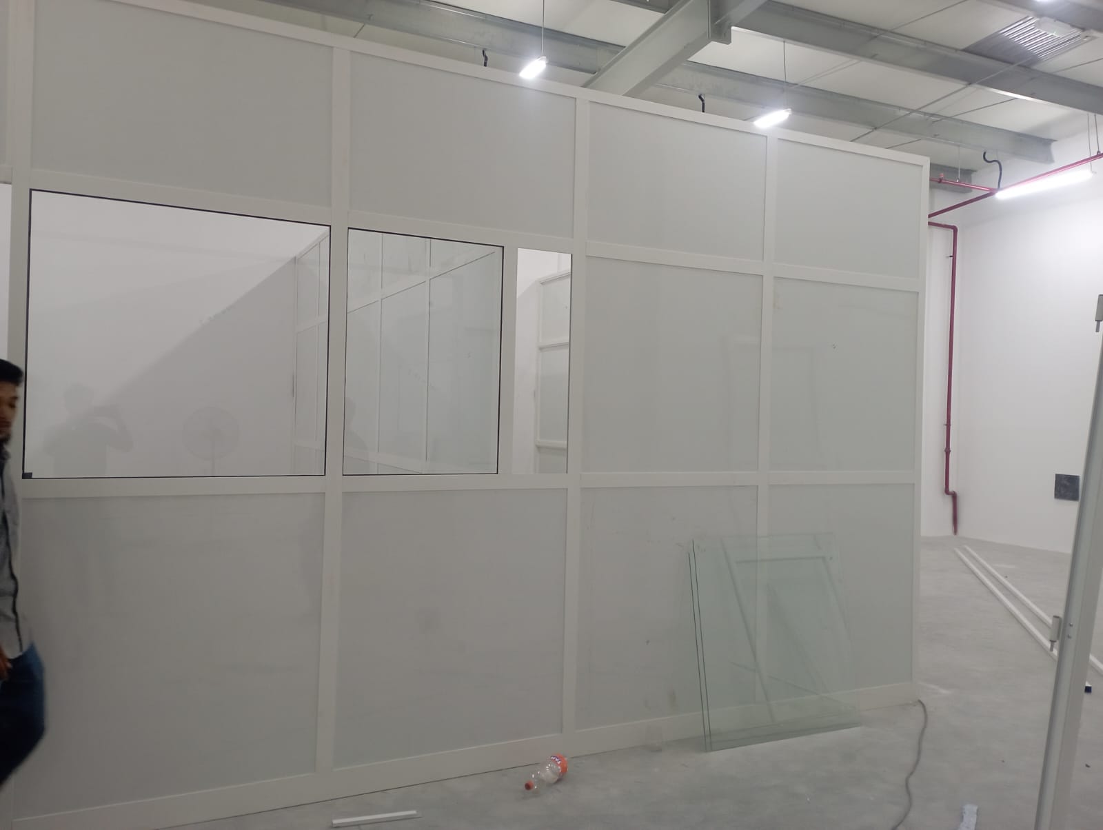 Aluminum partition wall commercial fit-out