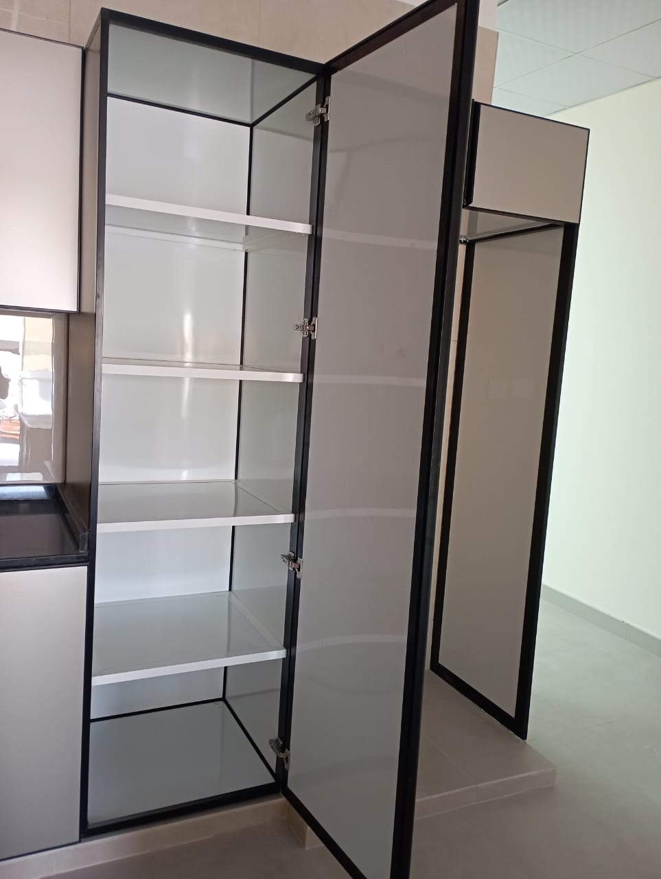 Aluminum glass display cabinet